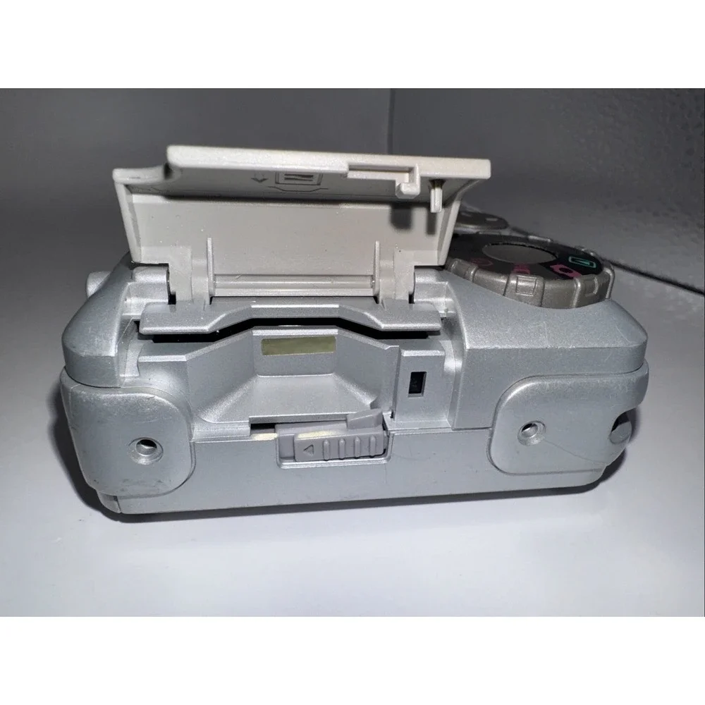 Fujifilm DX-8 Digital Camera 0.4MP Silver Battery Operated